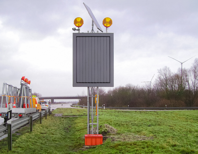 Solar powered prismatic vms 4